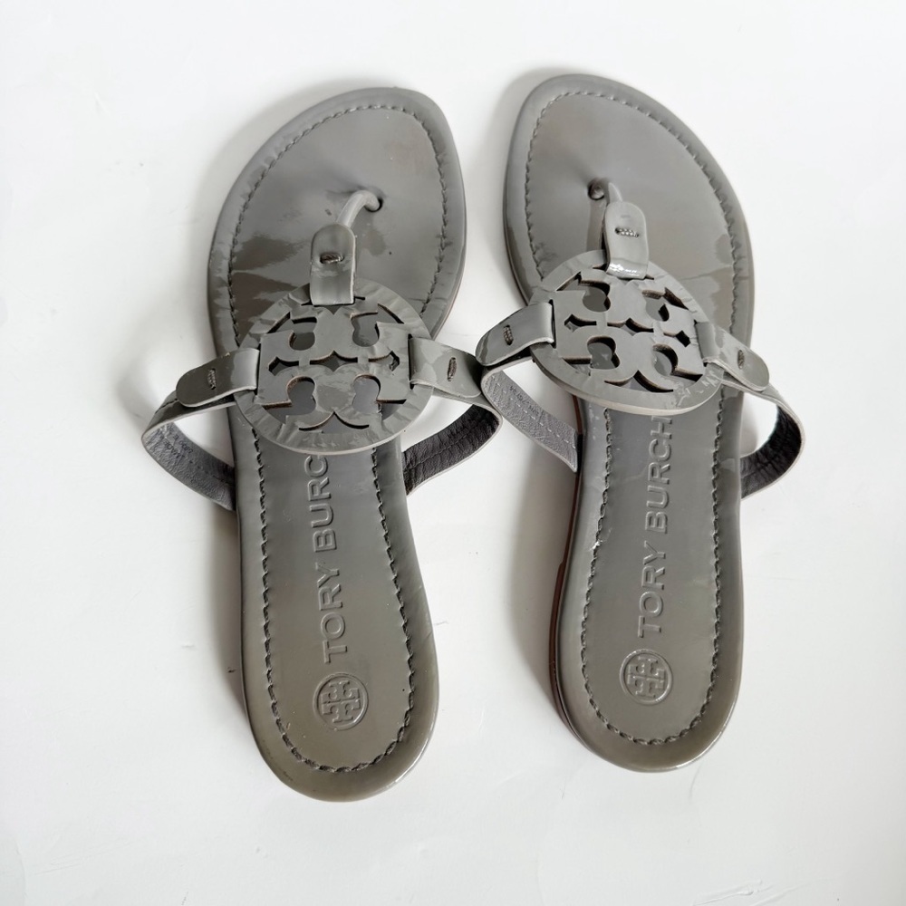 Tory Burch Gray Patent Leather Miller Sandals Size 8.5 - Picture 5 of 8